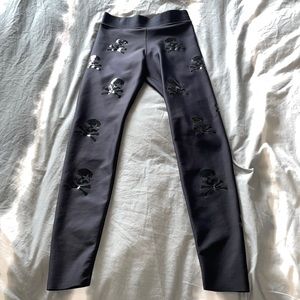 Size small ultracor leggings with skull design